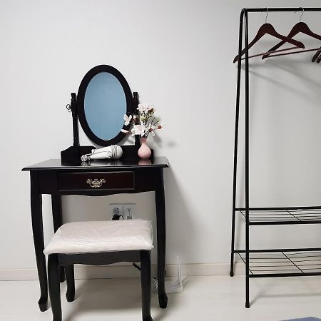 We Home Guesthouse Инчон Экстерьер фото